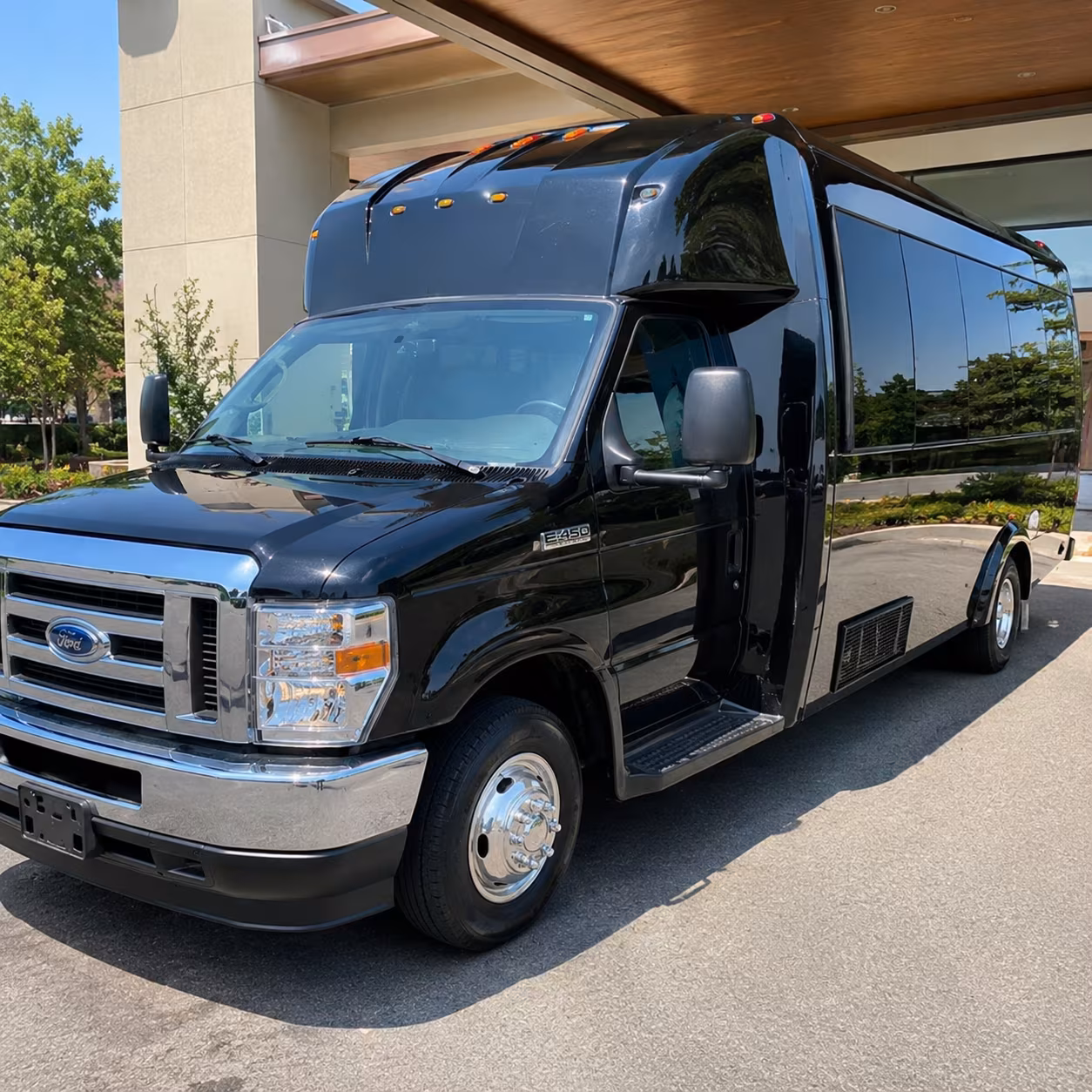Lenexa Winery Tour & Pub Crawl Transportation