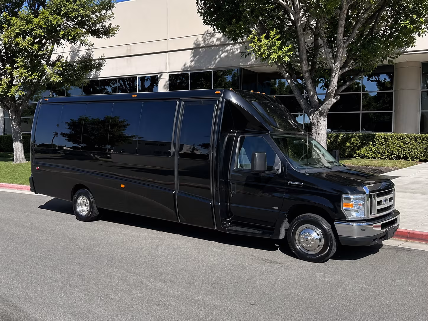 Overland Park Winery Tour & Pub Crawl Transportation route planning